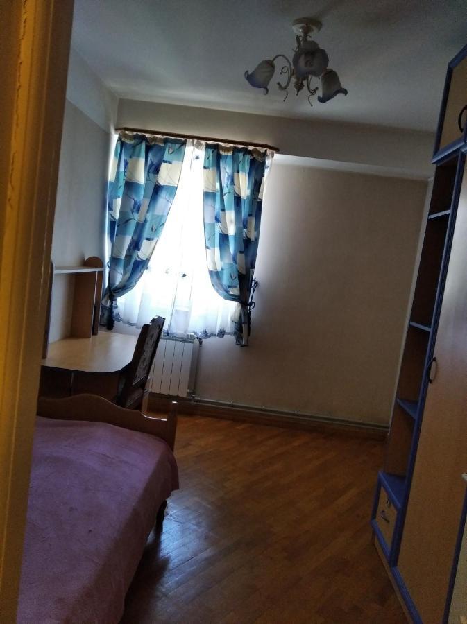 3 Room Apartment In Small Center Of エレバン エクステリア 写真