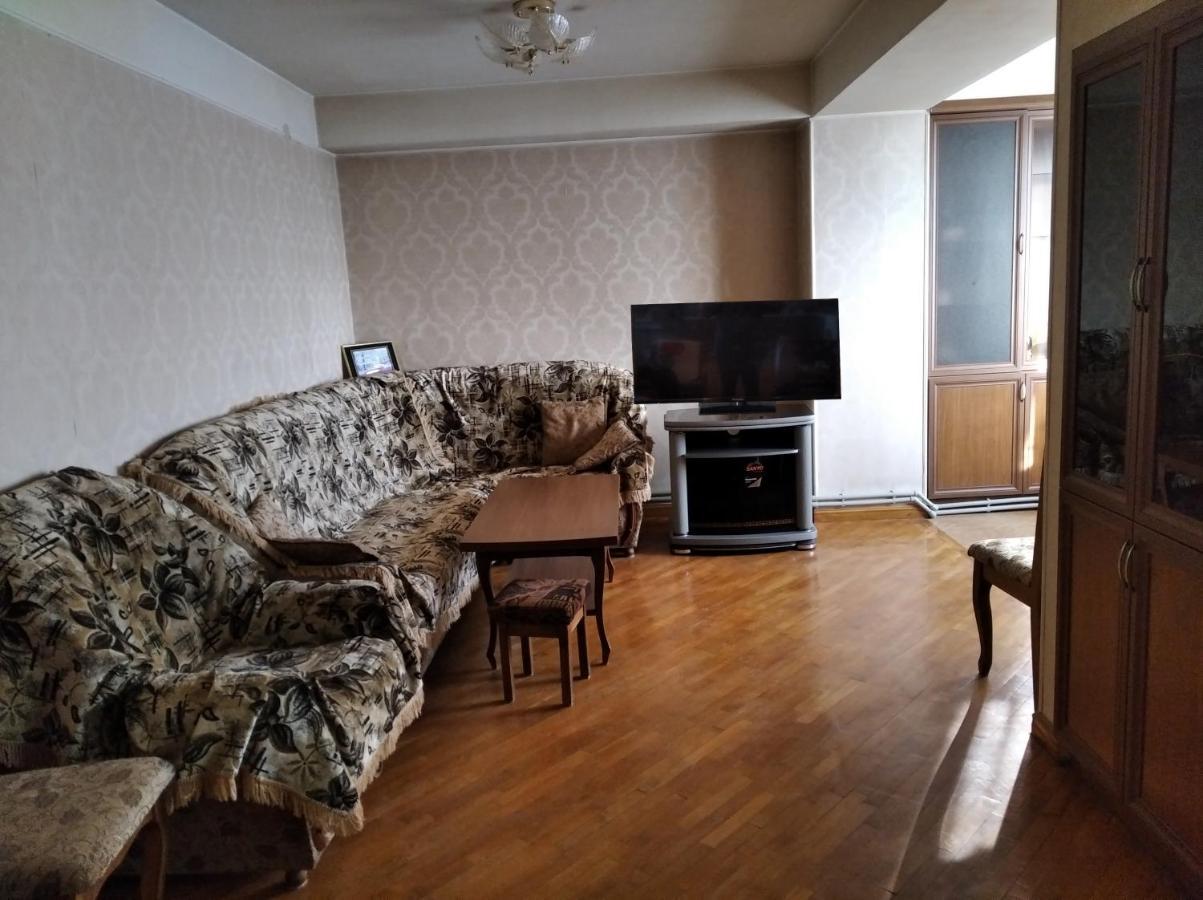 3 Room Apartment In Small Center Of エレバン エクステリア 写真