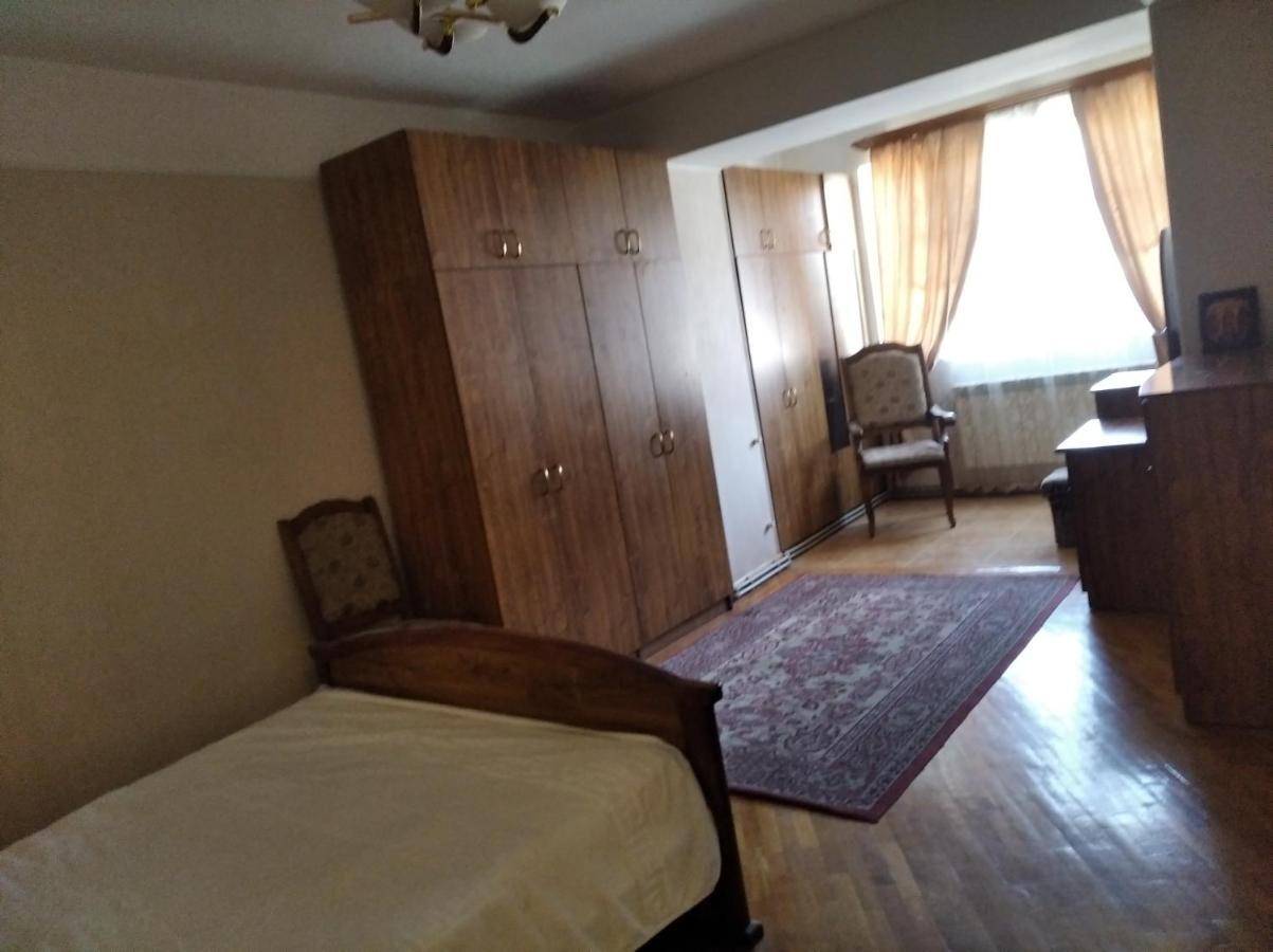 3 Room Apartment In Small Center Of エレバン エクステリア 写真