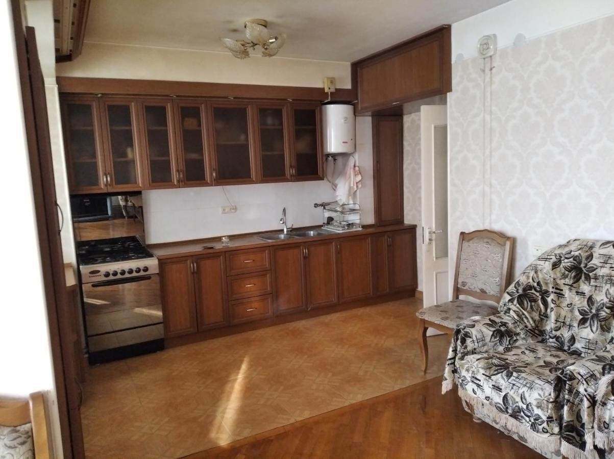 3 Room Apartment In Small Center Of エレバン エクステリア 写真
