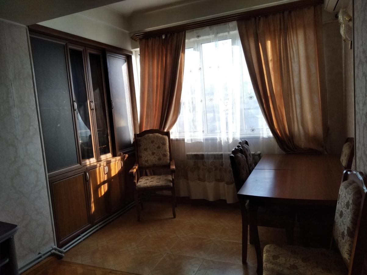 3 Room Apartment In Small Center Of エレバン エクステリア 写真