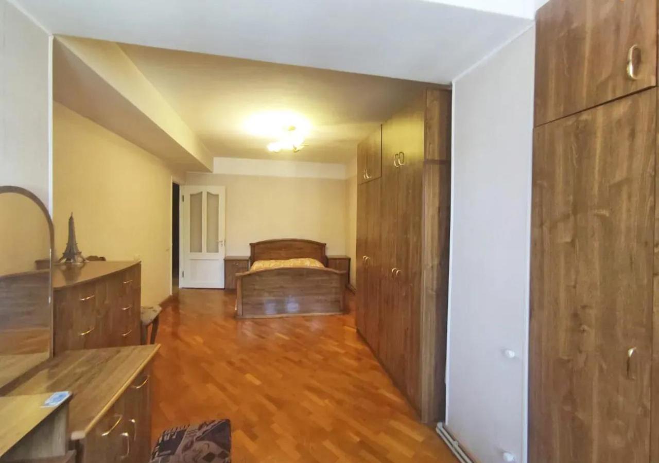 3 Room Apartment In Small Center Of エレバン エクステリア 写真