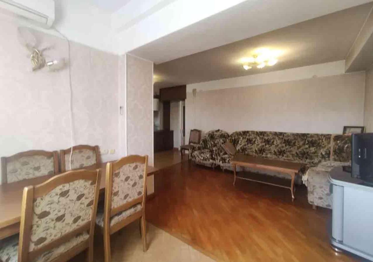 3 Room Apartment In Small Center Of エレバン エクステリア 写真